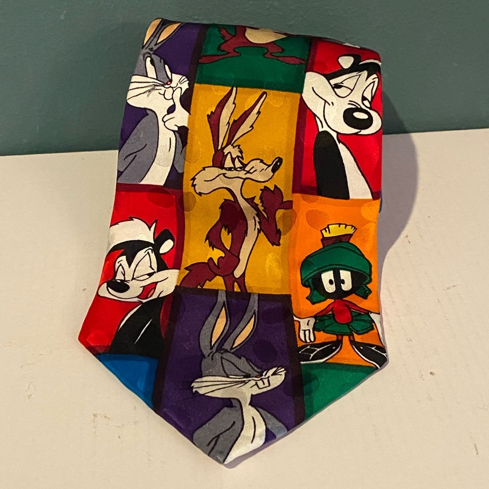 Vintage Looney Tunes Tie Bugs, Wylie, Taz and Friends 100% Silk